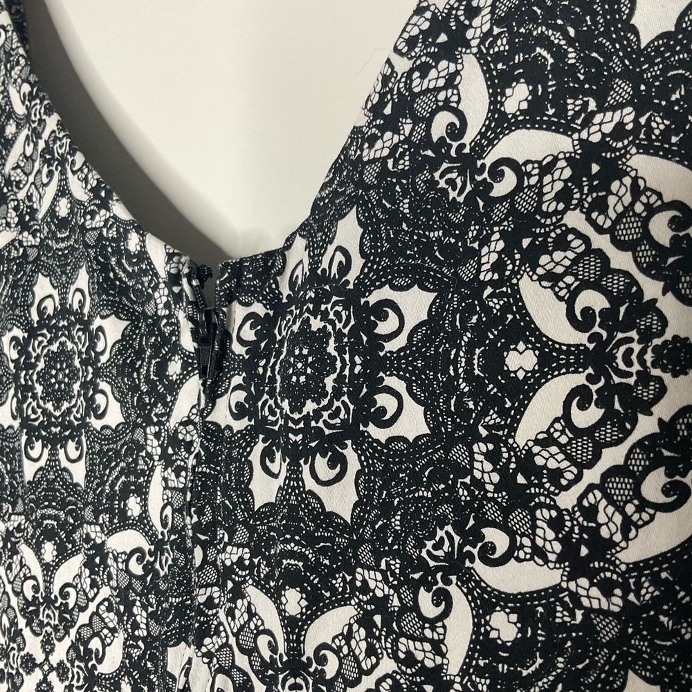 Torrid Abstract Tank - Picture 5 of 5